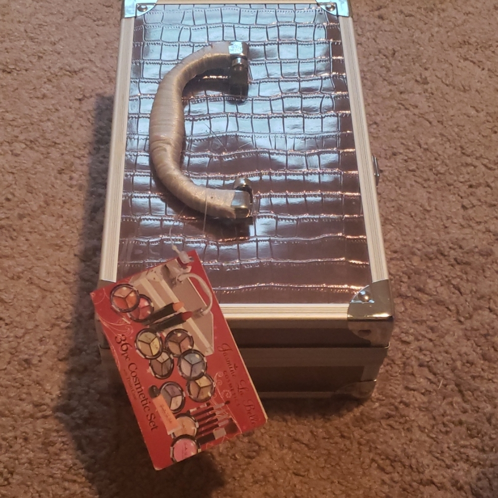 Jasmine La Belle cosmetics case set